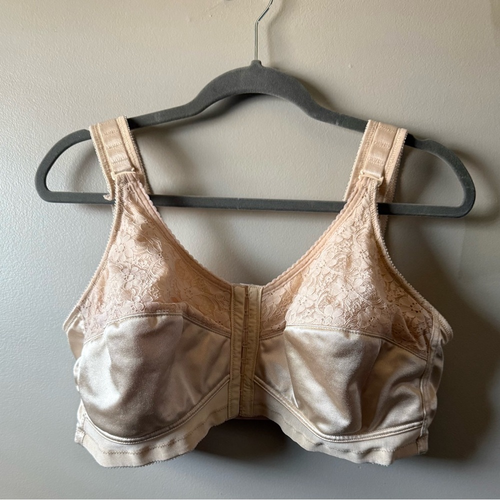 Jodee Mastectomy Bra Wireless Front and Back Closure Size 40DD Style #3315 Beige